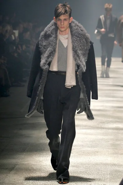Look 10